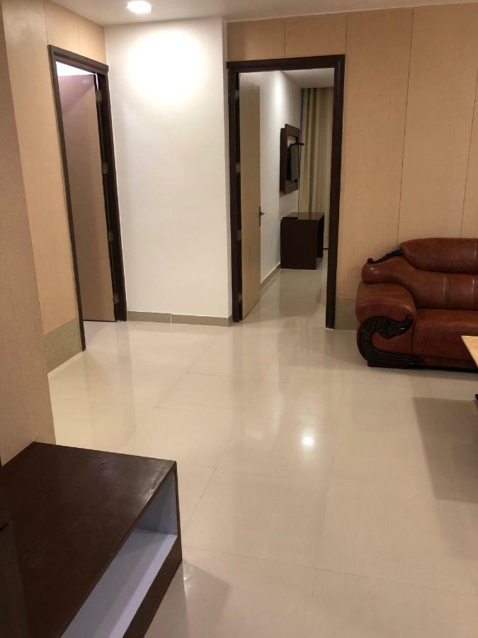 Royal Imperio Hotel Faridabad Exterior photo
